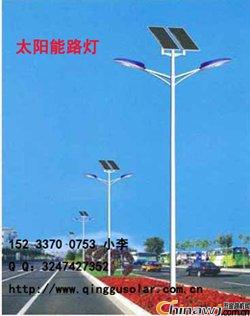 What are the benefits of solar street lights?