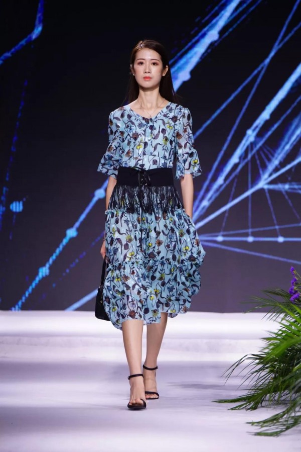 2.14æƒ…äººèŠ‚å‘Šç™½ ä¹”å¸›å¥³è£…æƒ…äººèŠ‚æ˜¥è£…è¿žè¡£è£™æŒ‘é€‰