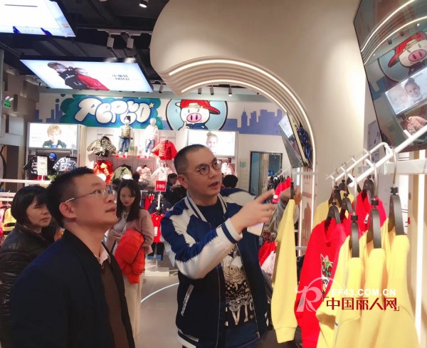 å¼€ä¸š3å¤©ä¸šç»©è¾¾32ä¸‡çš„â€œé»‘â€åº—ï¼Œä¸ºä»€ä¹ˆå®æ„¿æŽ’é˜Ÿä¹Ÿè¦åŽ»ï¼Ÿ