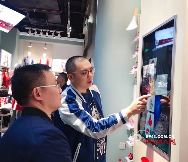 å¼€ä¸š3å¤©ä¸šç»©è¾¾32ä¸‡çš„â€œé»‘â€åº—ï¼Œä¸ºä»€ä¹ˆå®æ„¿æŽ’é˜Ÿä¹Ÿè¦åŽ»ï¼Ÿ