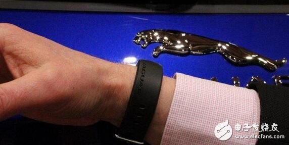 Super handsome Jaguar latest PACE launches the bracelet car key equipped with sensors