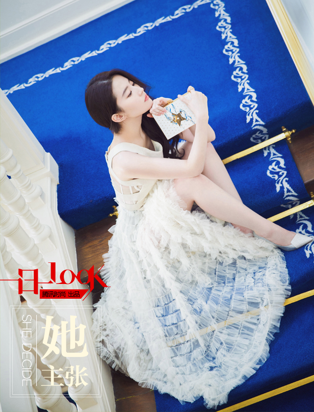 One day a look embroidery clutch bag white fairy skirt, Liu Yifei incarnate noble elegant fairy