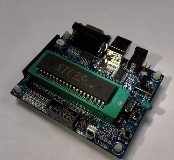 The composition, working principle, classification, characteristics and development trend of single chip microcomputer