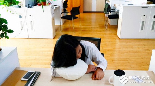 Designed for white-collar workers, smart nap pillows let you refresh