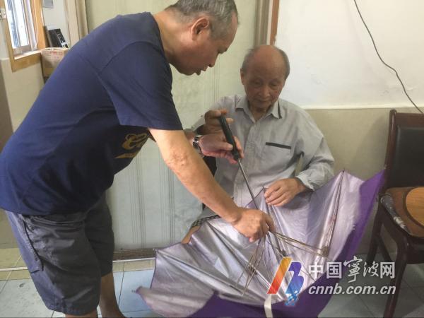 More than 300 Umbrellas for Obstetric Elderly People in Ningbo Donated More Than 300 Umbrellas