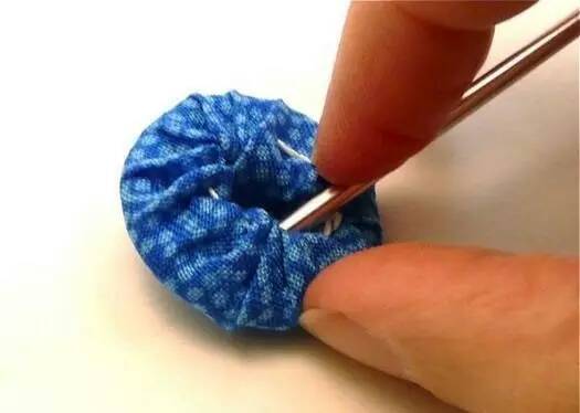 Teach you how to use your cloth to make your own buttons. Step 9