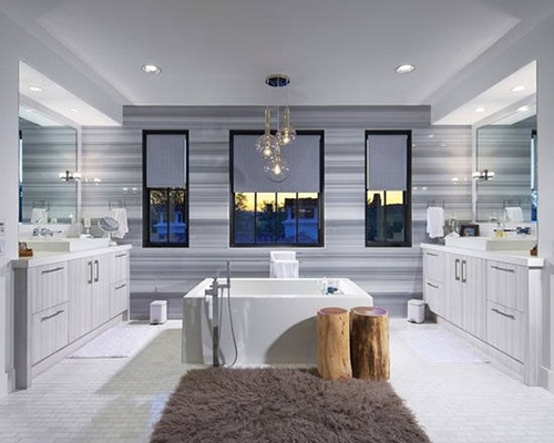 Luxurious decoration of large-sized European-style bathroom