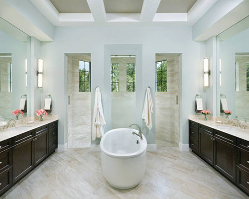 Luxurious decoration of large-sized European-style bathroom