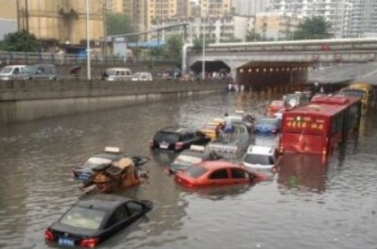 æš´é›¨ä¸‹çš„â€œæ°´æ·¹è½¦â€