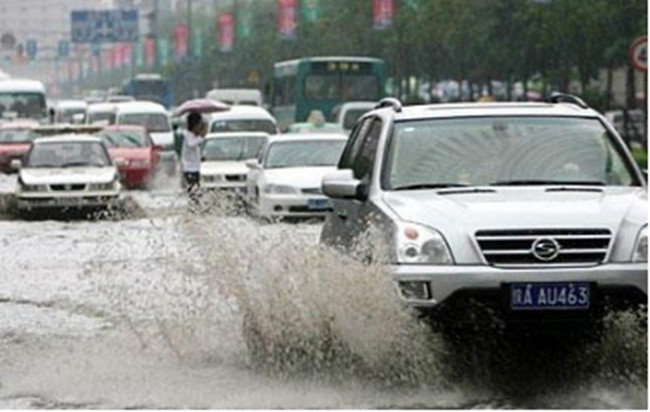 æš´é›¨å¤©æ°”è¯¥å¦‚ä½•æ¶‰æ°´_å‰¯æœ¬1.jpg