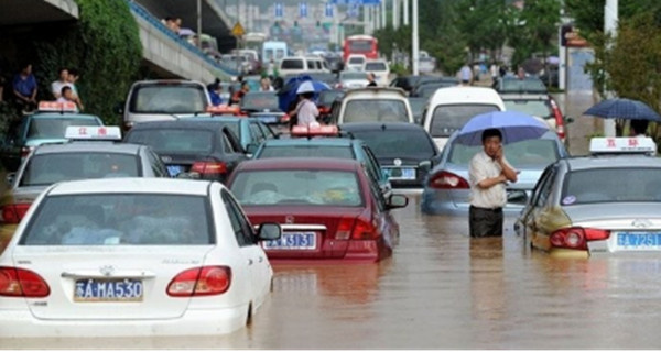 é›¨å¤©è¯¥å¦‚ä½•å®‰å…¨è¡Œé©¶1_å‰¯æœ¬.jpg