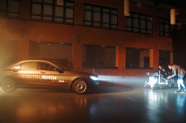 Mercedes-Benz "Digital Light" Automatically Projecting Traffic Signs to Improve Driving Safety Factor