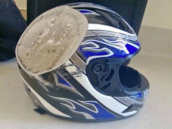 The helmet after 10 accidents tells you that you can't take off your helmet at any time!