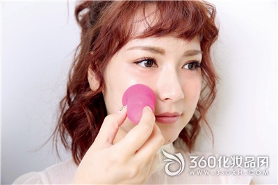 Blush brush makeup egg