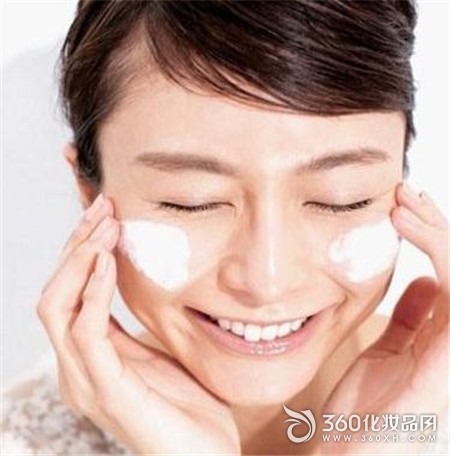Dry skin, make-up remover, dirt, skin, wet skin, cotton pad