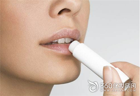 Wipe off lipstick before eating. Remove lip makeup. Correct makeup remover. Lip makeup remover 2