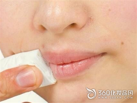 Wipe off lipstick before eating. Remove lip makeup. Correct makeup remover. Lip makeup remover 4