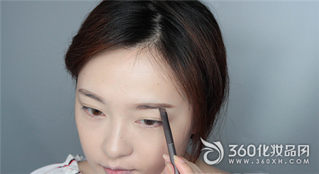 Daily makeup, office workers, daily makeup, elegant makeup, natural makeup, fourth step