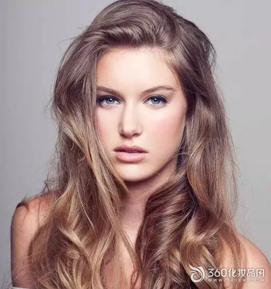 To identify your skin color, look at the makeup you choose the most beautiful color