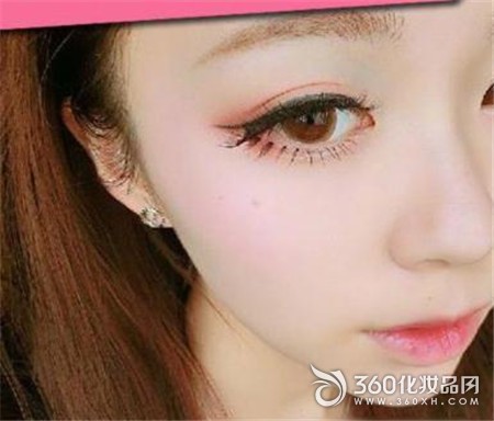 Cotton candy makeup eye shadow eyeliner upper eyeliner eyetail eyelashes