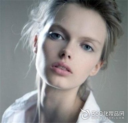Facial massage mouth corners fat double chin relaxation expression lines fingers