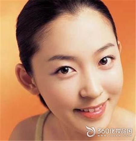 Skin condition, light makeup, doctor, acne, pores, pigmentation, acne