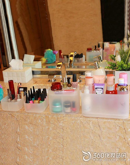 Where cosmetics can't be stored Cosmetics storage Cosmetics in the refrigerator Cosmetics in the bathroom