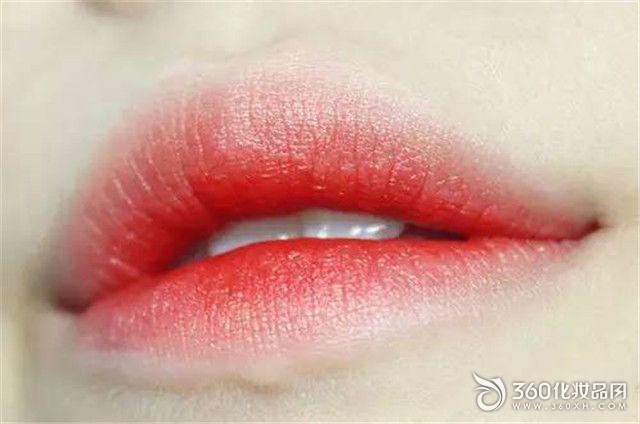Ian Hui teaches you how to use only one lipstick to create four kinds of lip makeup - small sexy Korean bite makeup