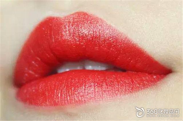 Ian Hui teaches you how to use only one lipstick to create four kinds of lip makeup-2 texture red lips