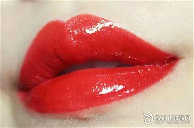 Ian Hui teaches you how to use only one lipstick to create four kinds of lip makeup - 3 Hydrating Flame Red Lips