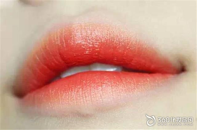 Ian Hui teaches you how to use only one lipstick to create four kinds of lip makeup - 4 multi-color gradient bite lip makeup