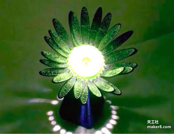 ç»™è¿™æœµ3Dæ‰“å°å¡‘æ–™èŠ±ä¸€äº›å…‰ï¼Œå®ƒä¼šè‡ªåŠ¨ç»½æ”¾