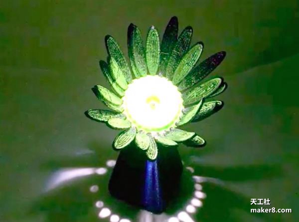 ç»™è¿™æœµ3Dæ‰“å°å¡‘æ–™èŠ±ä¸€äº›å…‰ï¼Œå®ƒä¼šè‡ªåŠ¨ç»½æ”¾