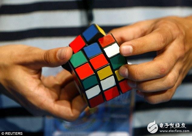 German robot broke the world record 0.637 seconds to crack the Rubik's Cube