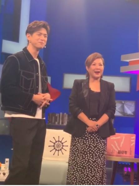 Li is now participating in the talk show, and the "big shoes" on the feet are hot. Netizens: relying on the value of the face