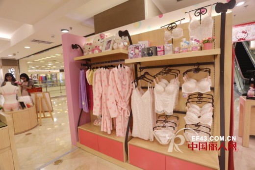 hello kittyå°‘å¥³å†…è¡£ä¸Šæµ·å¤ªå¹³æ´‹ç™¾è´§æ·®æµ·åº—ç››å¤§å¼€ä¸š