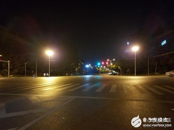 Netizen Samsung Note7 live real shot: night scene experience is excellent