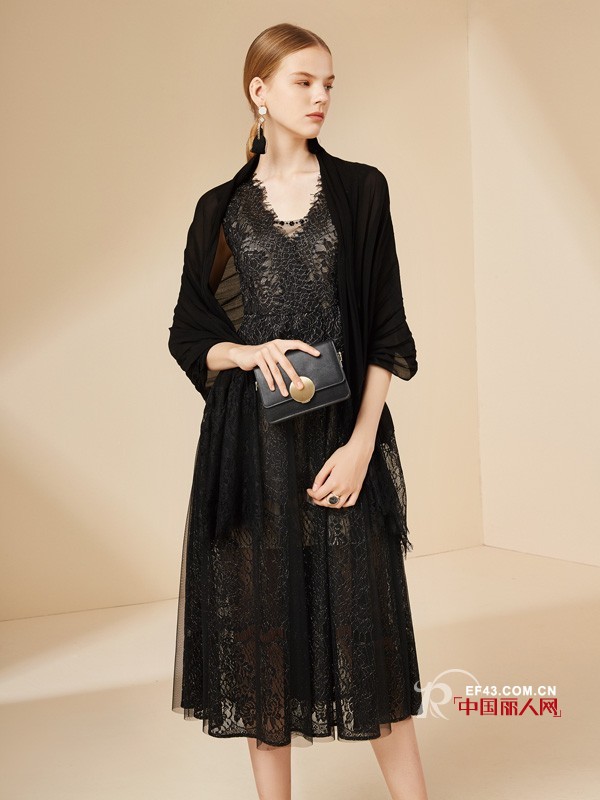 Is it suitable to wear black at the dinner party? å‡ºå¸æ™šå®´é€‚åˆç©¿é»‘è‰²å— å‡ºå¸æ™šå®´æœ‰ä»€ä¹ˆæœè£…推è