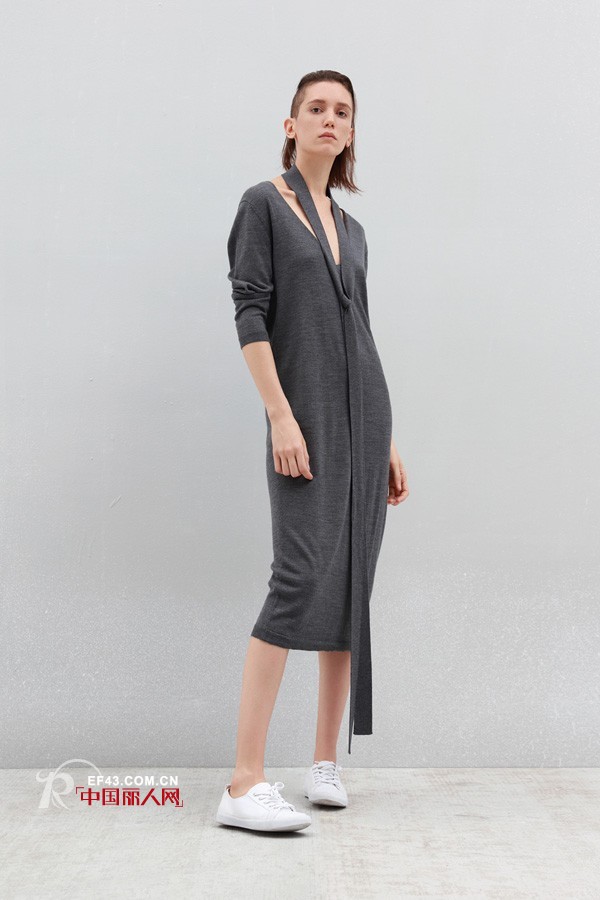 å¥³ç”Ÿç©¿ä¸€èº«ç°è‰²å¥½çœ‹å— ç°è‰²æœè£…æ€Žä¹ˆæ­é…