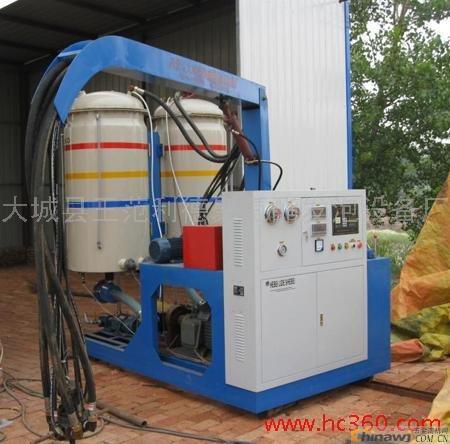 What is the difference between high pressure and low pressure in polyurethane foaming machine?