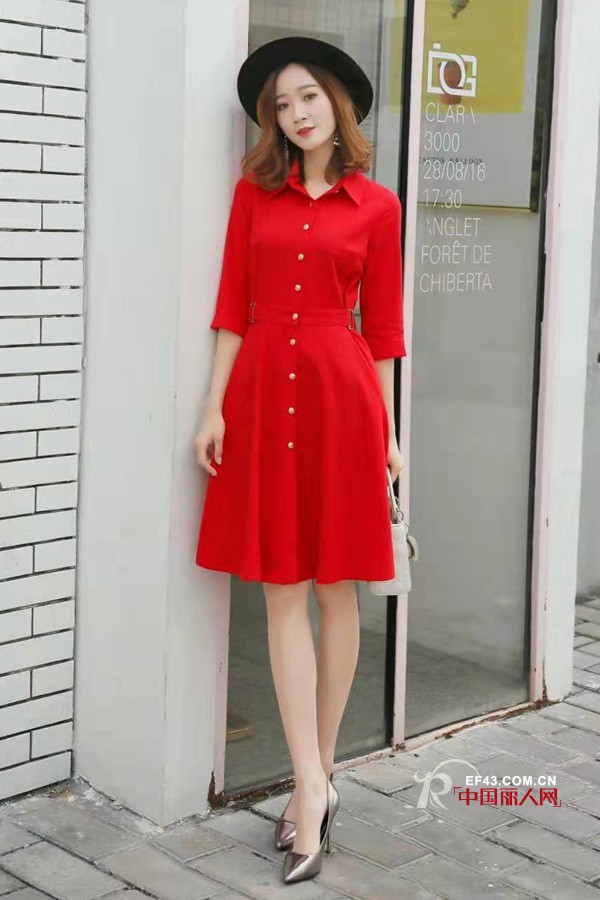 é»‘è‰²ç™¾è¤¶è£™é…ä»€ä¹ˆè¡£æœ çº¢è‰²æœè£…é€‚åˆä»€ä¹ˆäººç©¿