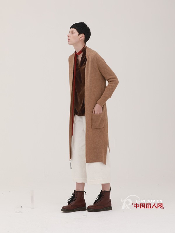 æ‘©ç™»æ­£çº¢æ­£è¦å¼€å¯éœ¸å”‡ä¸»ä¹‰ï¼Ÿæ‘©ç™»æ­£çº¢é…ä»€ä¹ˆæœé¥°æ›´åˆé€‚