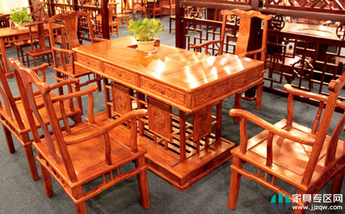 New fake method on mahogany furniture: craft fraud