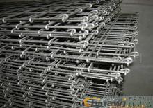 The characteristics of knotted and knotless shaped mesh