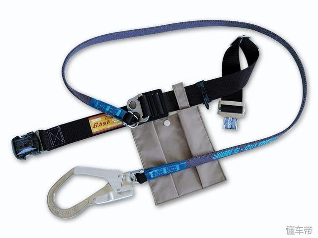 What is a full body harness? What are the advantages compared to traditional seat belts?