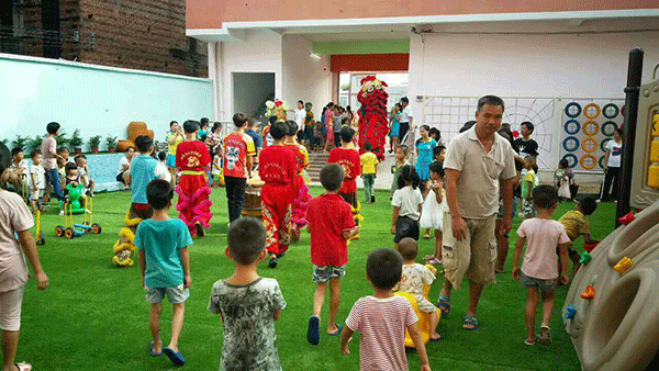 å®å®åœ¨å„¿ç«¥ä¹å›­ä¸­çŽ©è€å…«é¡¹æ³¨æ„