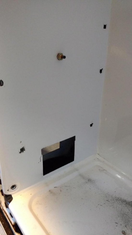 Open the inner steel plate of the inner liner and the refrigerator for the oven