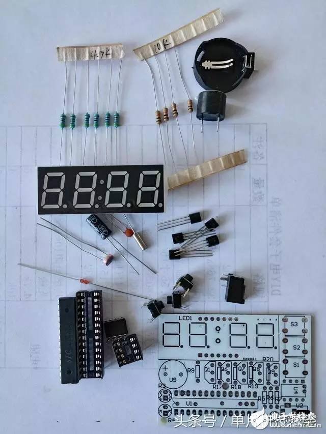 How to make an electronic clock with a single chip microcomputer