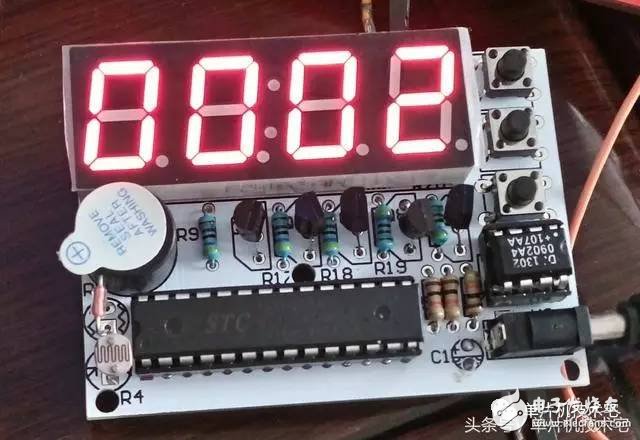 How to make an electronic clock with a single chip microcomputer