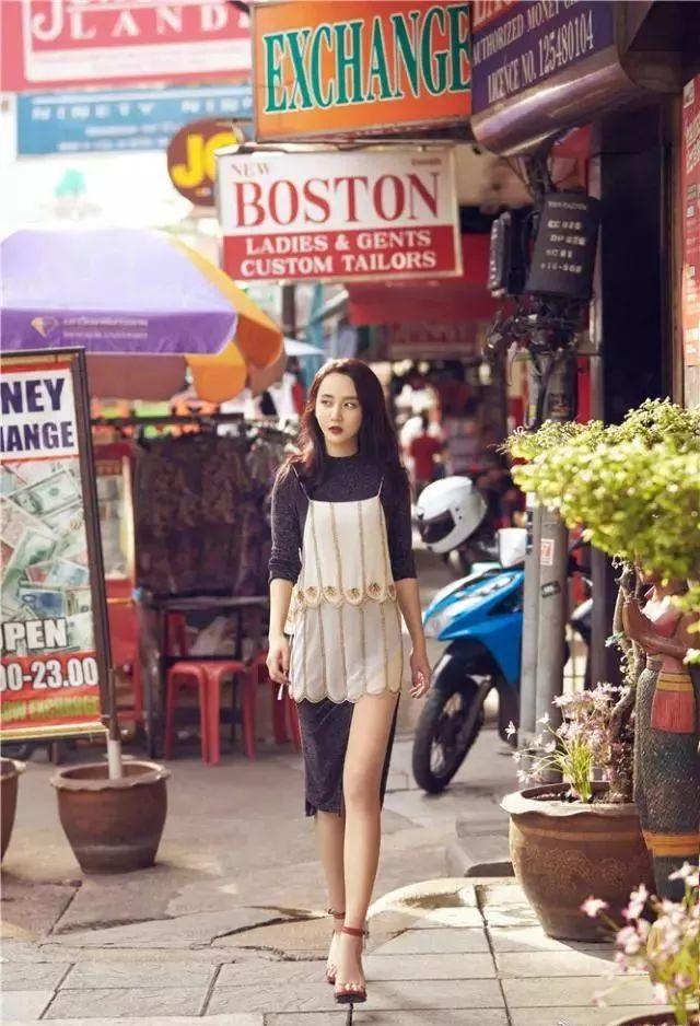 This summer dress is paired with heel shoes, and the gentle temperament is unconventional!
